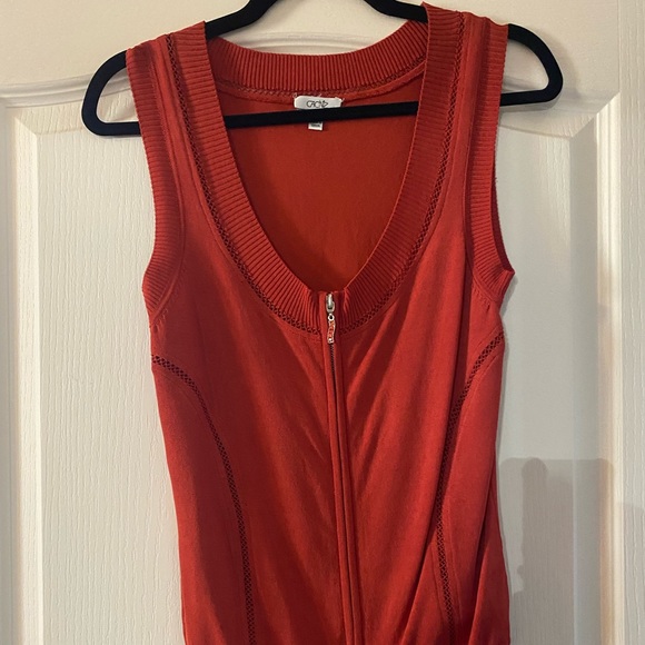 Adorable rust colored Cache vest with zipper! - Picture 1 of 4